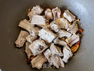 糯玉米莴笋炖排骨的做法步骤：10