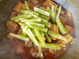 糯玉米莴笋炖排骨的做法步骤：18