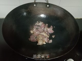 芹菜炒腊肉的做法步骤：2