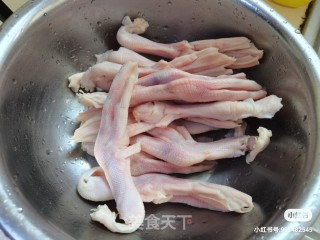 无骨鸭掌的做法步骤：1
