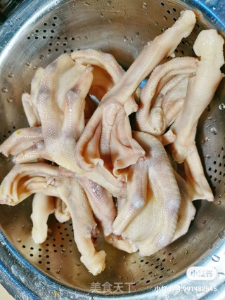 无骨鸭掌的做法步骤：3