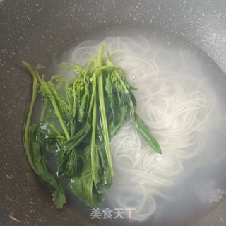 “嗦粉”菠菜鸡肝米粉的做法步骤：9