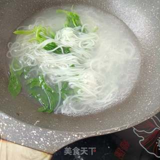 “嗦粉”菠菜鸡肝米粉的做法步骤：10