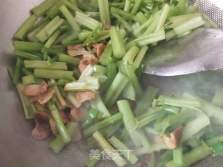 芹菜炒肉的做法步骤：4