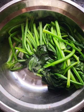 菠菜炒鸡蛋的做法步骤：3