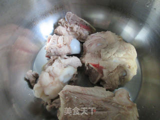 筒骨烧毛笋头的做法步骤：4