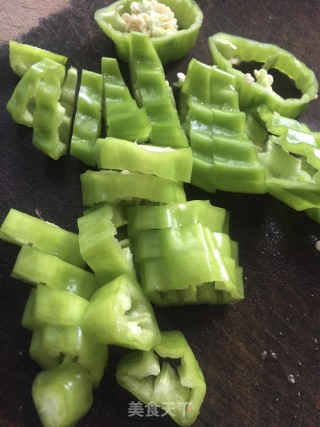 胡萝卜炒蒜苔的做法步骤：5
