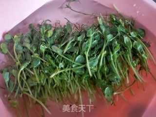 黑豆苗拌金针菇的做法步骤：3