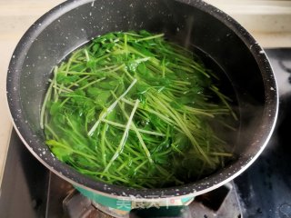 黑豆苗拌金针菇的做法步骤：5