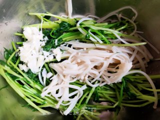 黑豆苗拌金针菇的做法步骤：7