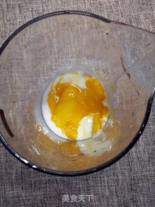 芒果奶昔的做法步骤：2