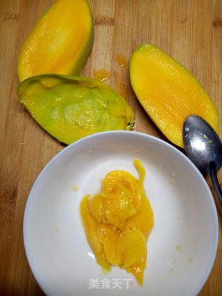 芒果牛奶。的做法步骤：2