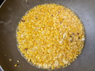 小米椒莴笋炒玉米的做法步骤：7