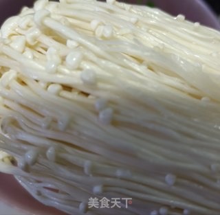 香椿针菇拌鸡肝的做法步骤：1