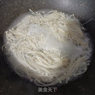香椿针菇拌鸡肝的做法步骤：2