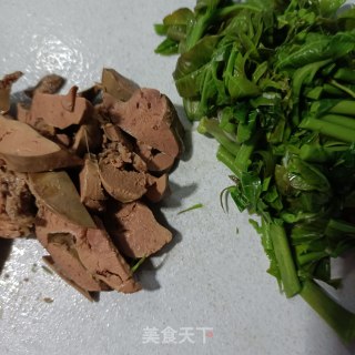 香椿针菇拌鸡肝的做法步骤：8