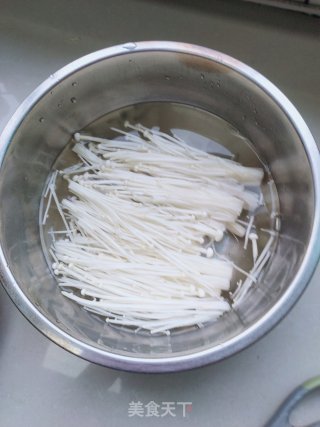 红薯粉酸汤肥牛的做法步骤：4