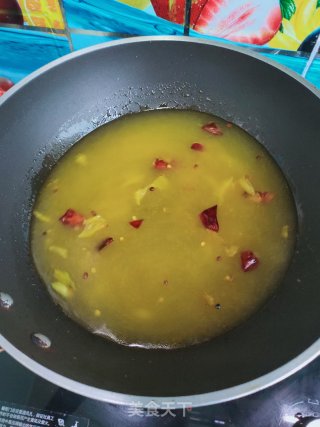 红薯粉酸汤肥牛的做法步骤：12