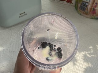 桑葚冰淇淋在家轻松做❤️绵软无冰渣超好吃！的做法步骤：2