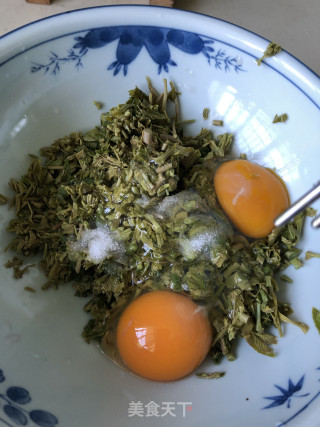 香椿炒鸡蛋的做法步骤：2