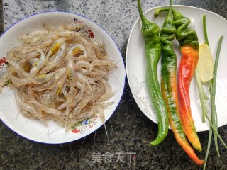辣椒炒白虾的做法步骤：2