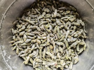 小米椒蒜苔蒸炒楮桃穗的做法步骤：10