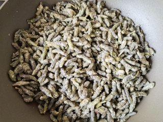 小米椒蒜苔蒸炒楮桃穗的做法步骤：14