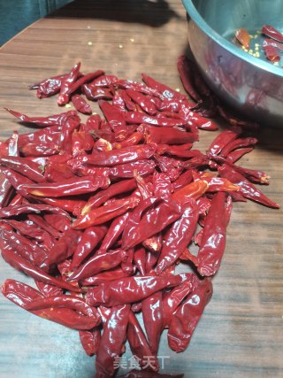炸辣椒！的做法步骤：1