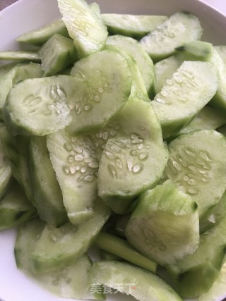 当黄瓜爱上蒜苔的做法步骤：4