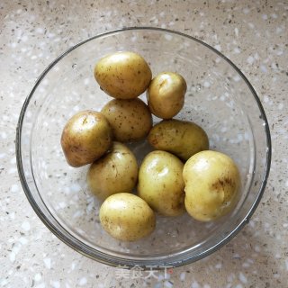 椒盐土豆的做法步骤：1