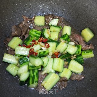 牛肉炒黄瓜的做法步骤：9