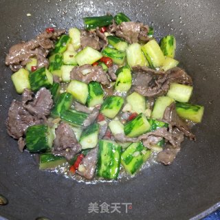牛肉炒黄瓜的做法步骤：10