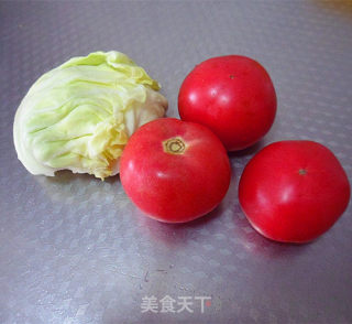 西红柿炒洋白菜的做法步骤：1