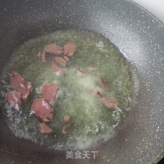 腊猪舌炒甜豆的做法步骤：10