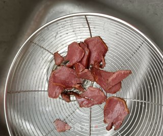 腊猪舌炒甜豆的做法步骤：11