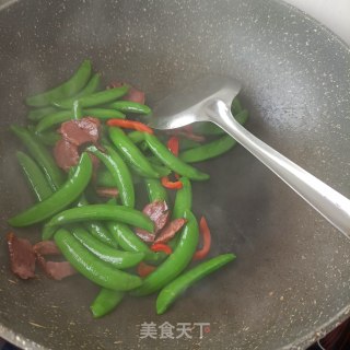 腊猪舌炒甜豆的做法步骤：17