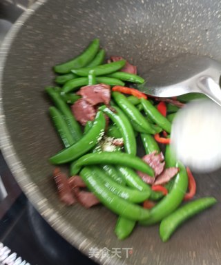 腊猪舌炒甜豆的做法步骤：18