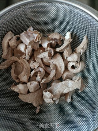 莲子猪心汤的做法步骤：1