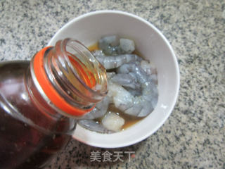 虾仁炒蒜薹的做法步骤：2