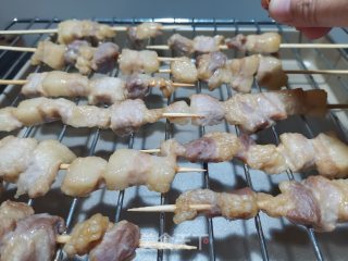 烤五花肉串的做法步骤：8