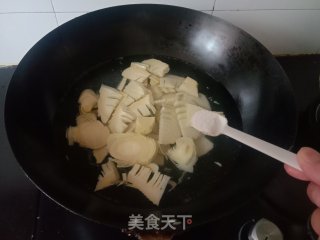 腊肉炒春笋的做法步骤：3