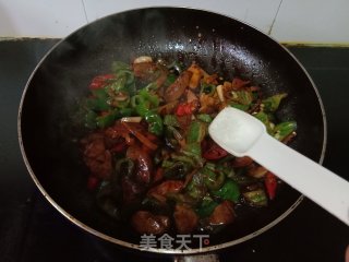 青椒炒鸡肝的做法步骤：6