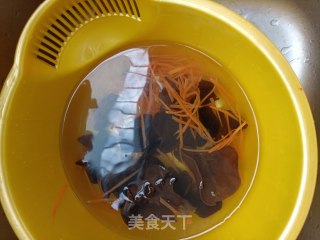 鸡肝木耳炒养心菜的做法步骤：6