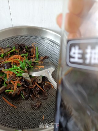 鸡肝木耳炒养心菜的做法步骤：17