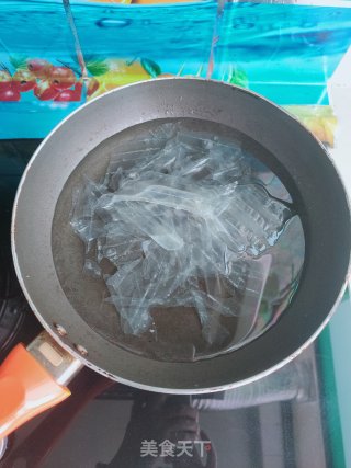 砂锅炖粉皮的做法步骤：1