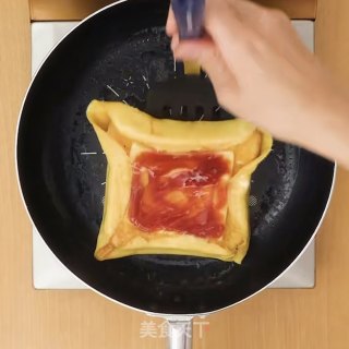 平底锅简单做芝士鸡蛋吐司卷的做法步骤：5