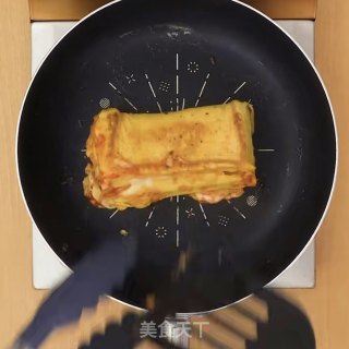 平底锅简单做芝士鸡蛋吐司卷的做法步骤：6