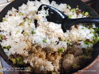 叉烧大蒜苗炒饭的做法步骤：4