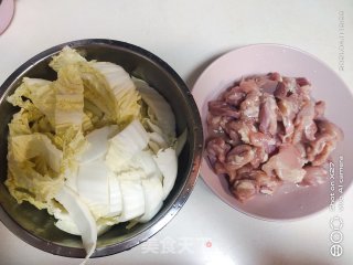 鸡肉烧白菜梗的做法步骤：1