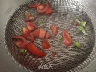 西红柿紫菜蛋花汤的做法步骤：3